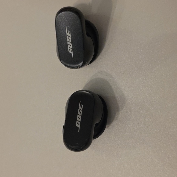 Bose QuietComfort  Black Wireless Earbuds(Read Description) - Picture 2 of 5